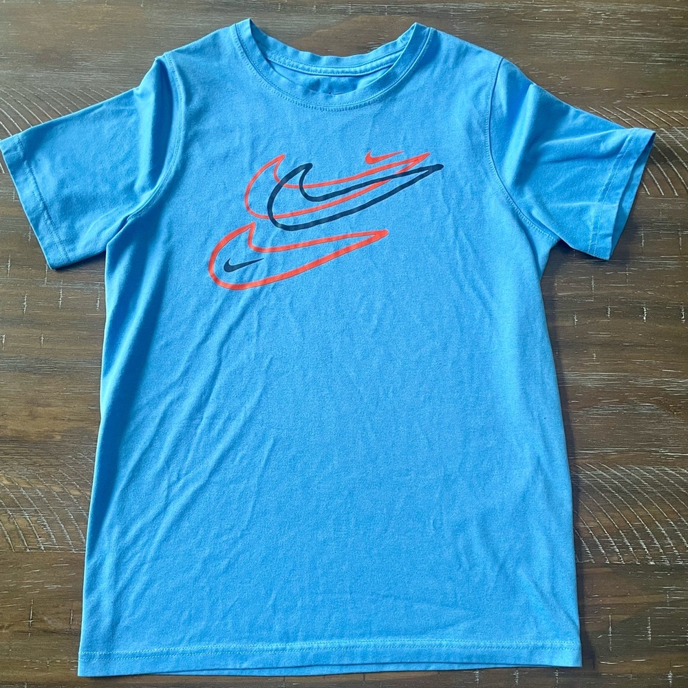 Nike Boys T-shirt Youth Medium